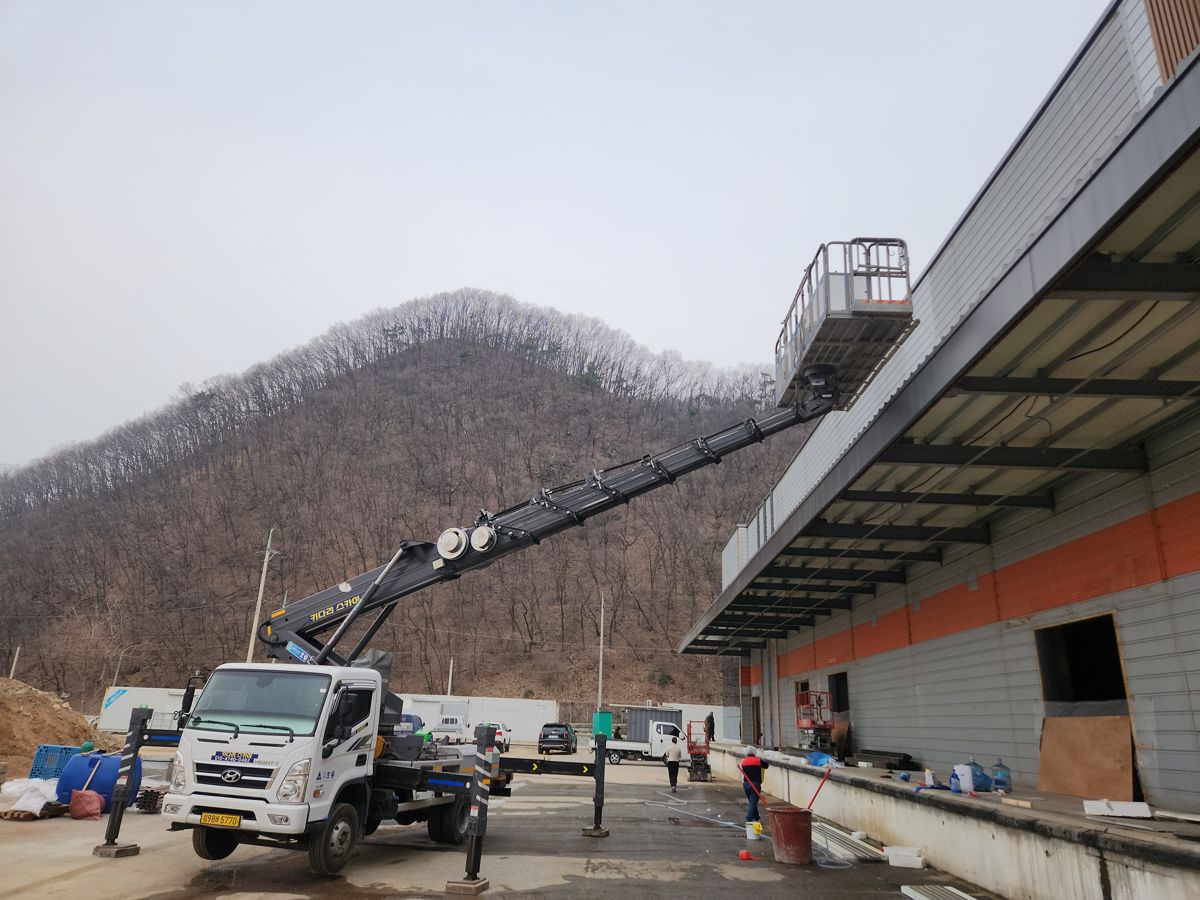 스카이차·고소작업차 실제 작업 현장 2