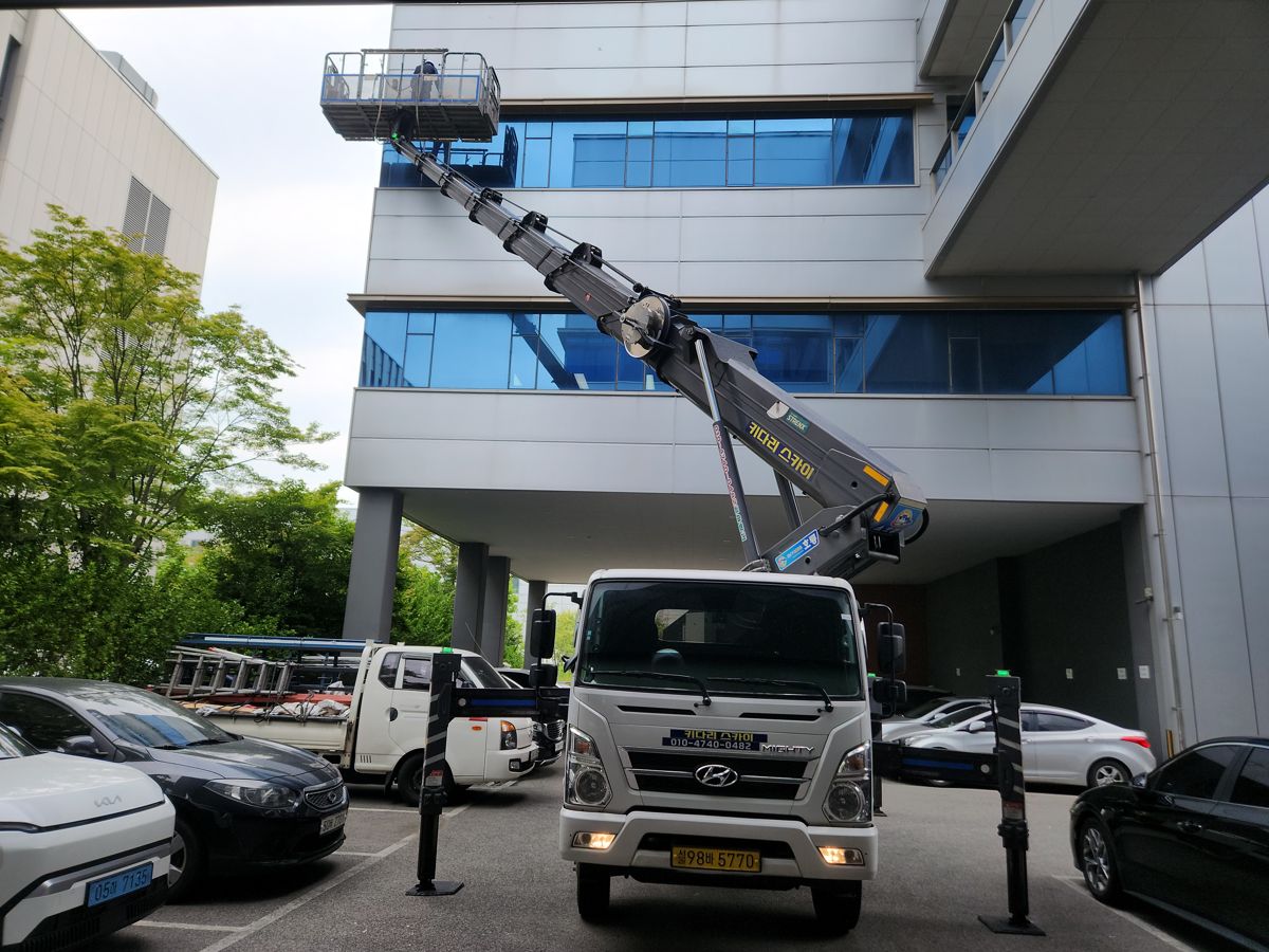 스카이차·고소작업차 실제 작업 현장 5